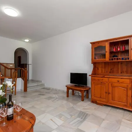 Villa Park Santiago Iii 139 - Three Bed *
