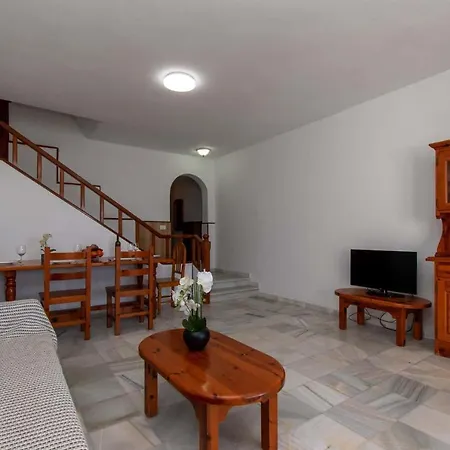 Villa Park Santiago Iii 139 - Three Bed